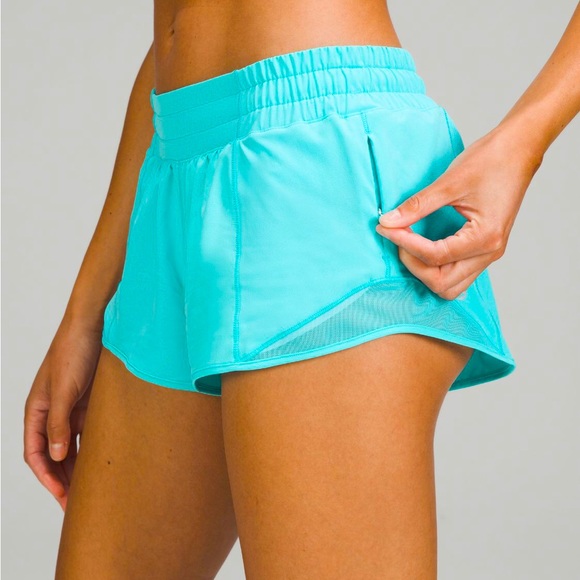 NEW Lululemon Hotty Hot Low-Rise Short 2.5” in Electric Turquoise - Picture 1 of 5